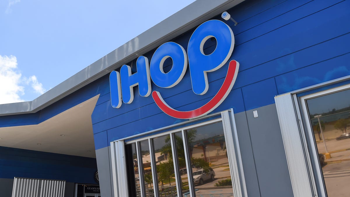 What restaurants are open Christmas 2020? Starbucks, IHOP, Denny's and Dunkin' among options