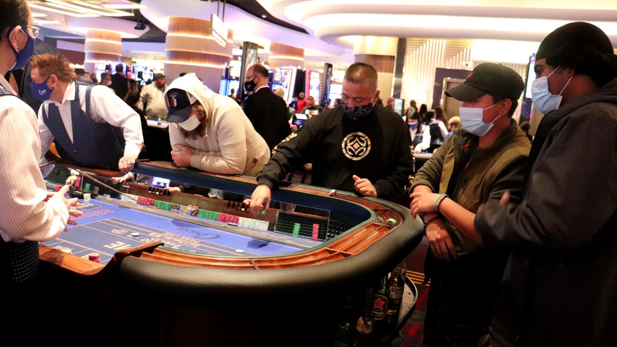 Las Vegas casinos, restaurants and other businesses getting eased COVID-19 capacity limits