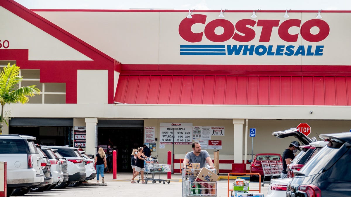 Costco curbside pickup pilot 'going well.' Could the service with Instacart soon come to a club near you?