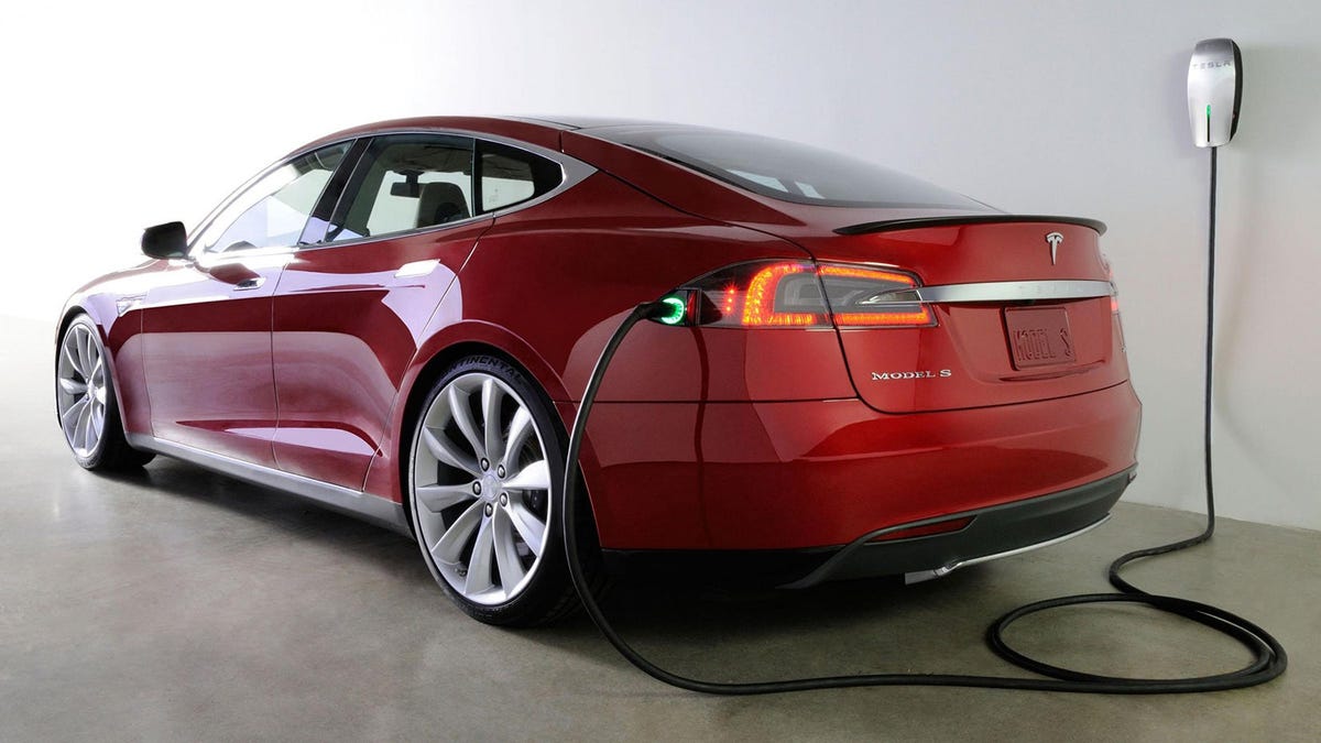 Tesla Model S crashes in Texas, leaving two dead and sparking a blaze that lasts hours