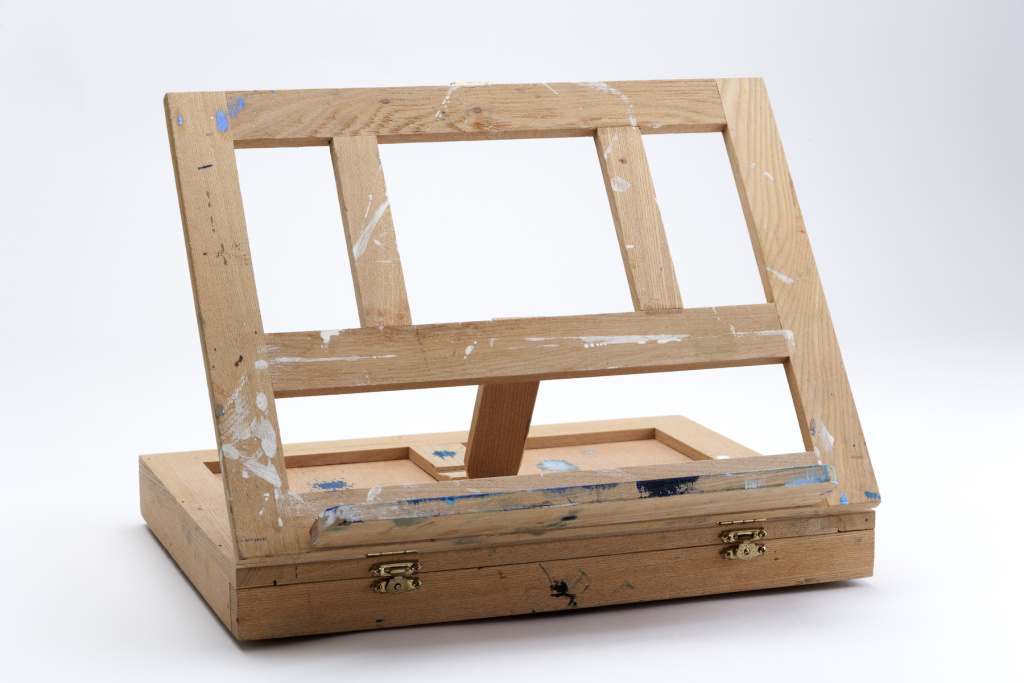 When Inspiration Strikes, Use the Best Wooden Travel Easels for Creating