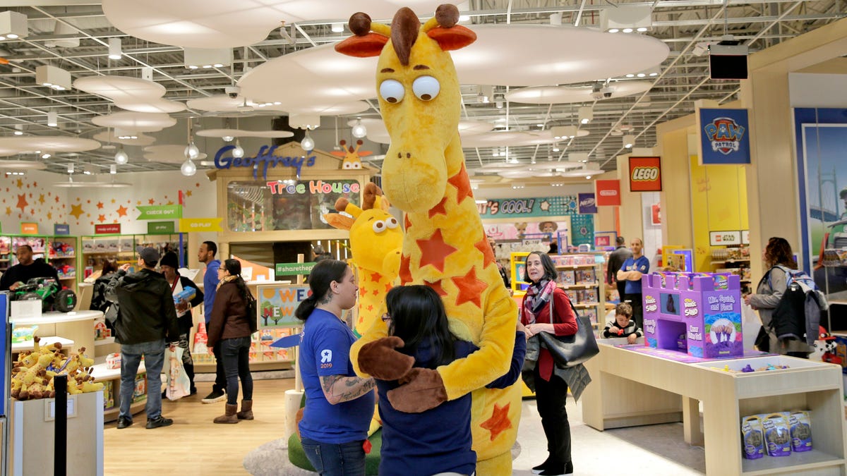 Toys R Us to make a comeback with new toy shops inside more than 400 Macy's stores