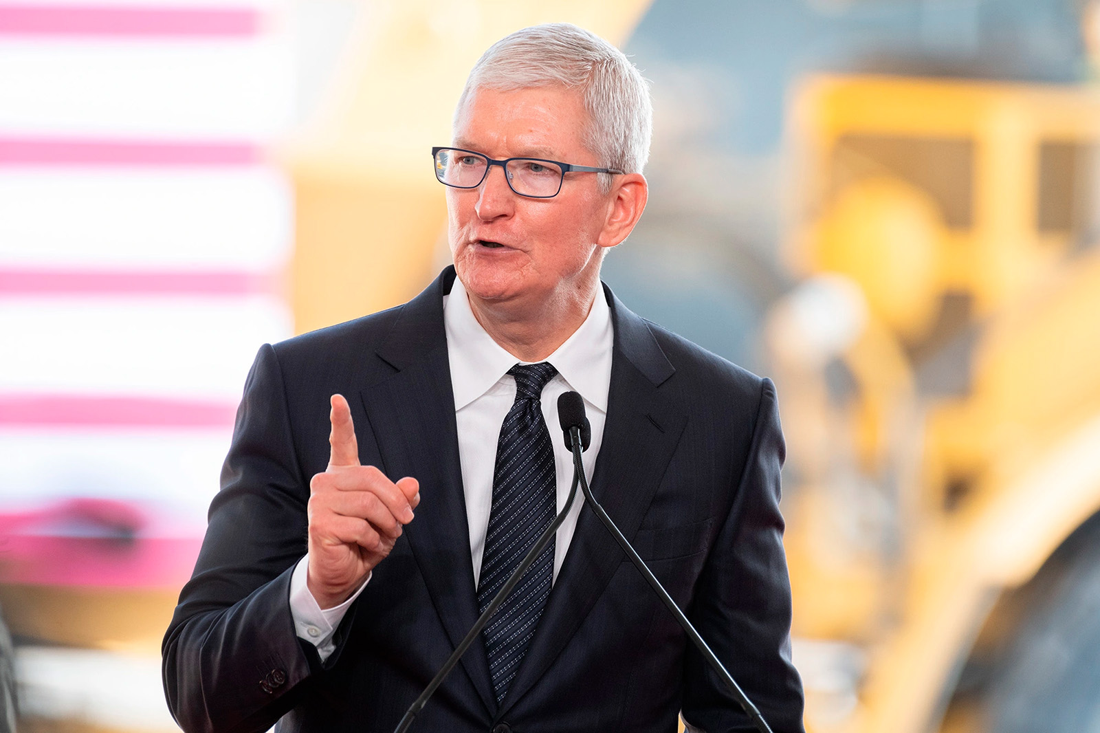 Tim Cook cut his salary 01 Mainstyle