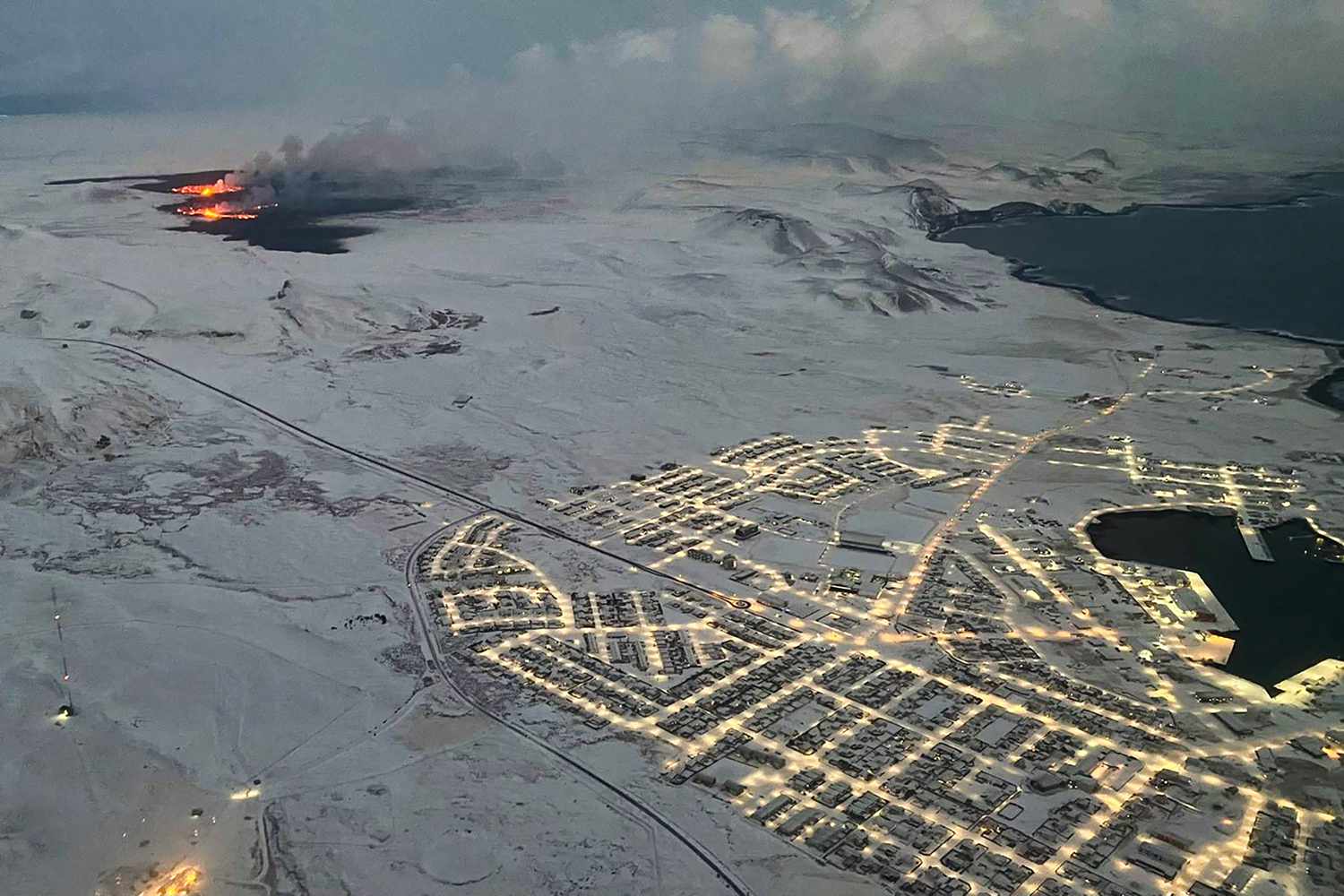 iceland volcano erupts 3 121923 4b1a865dfe5b4814986af91b5d8cbed1